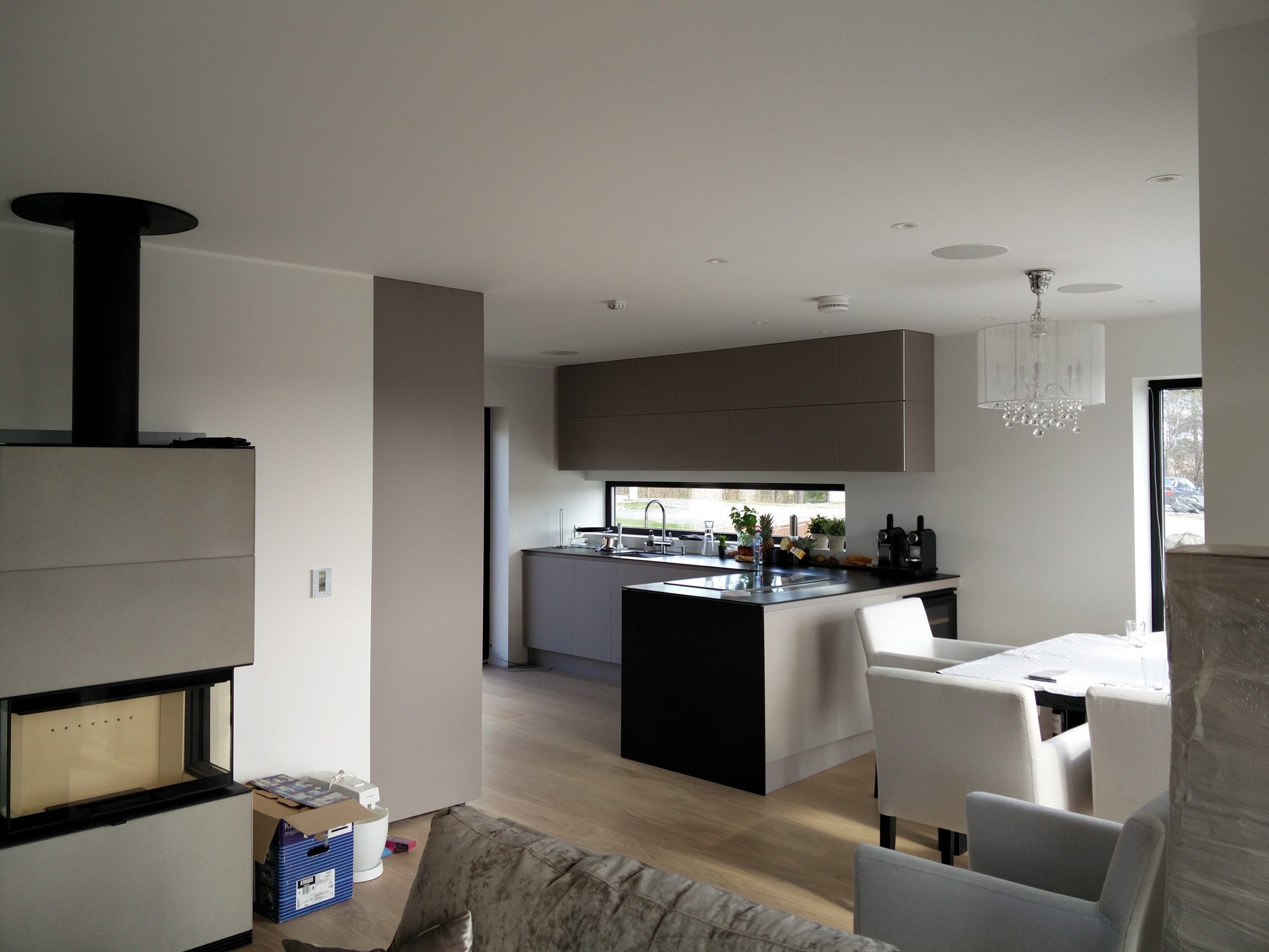 Lyd i flere rom Asker/Viken 20 høyttalere 10 soner